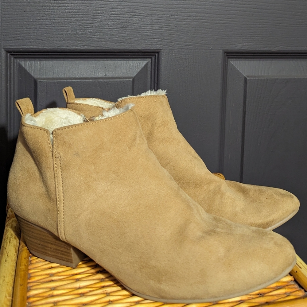 OLD NAVY Suede Camel Fur Lined Zip Up Ankle Booties